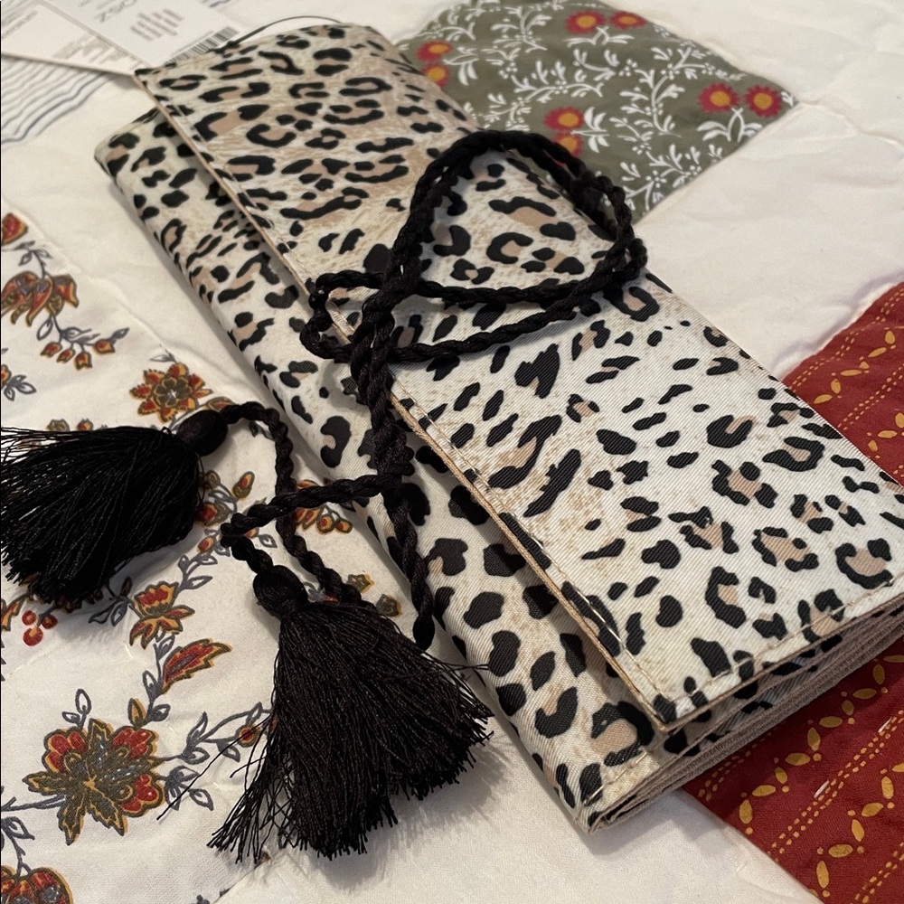 Chicos Leopard Print Jewelry perfect Travel Roll with Tassel tie & earring tab